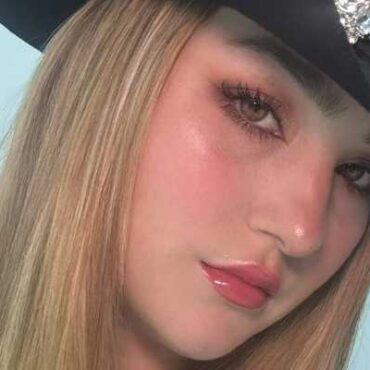 Melanie Carmona se leja de su mama Alicia Villareal